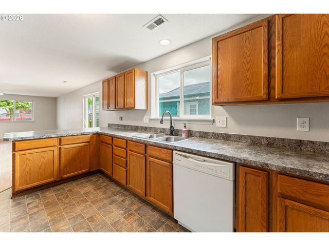 1115 E 11TH St, Lafayette, OR 97127