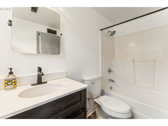 1115 E 11TH St, Lafayette, OR 97127