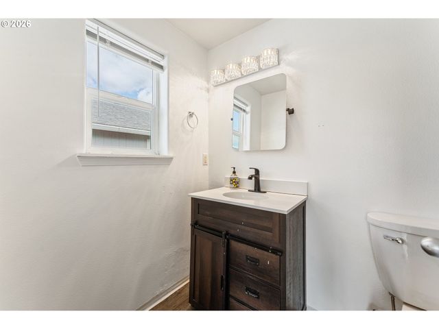 1115 E 11TH St, Lafayette, OR 97127