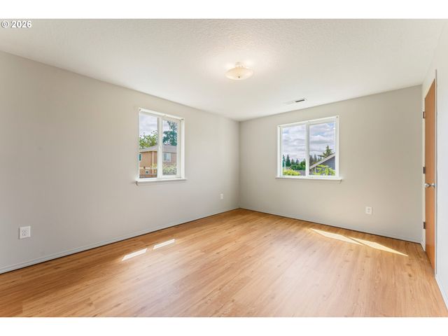1115 E 11TH St, Lafayette, OR 97127