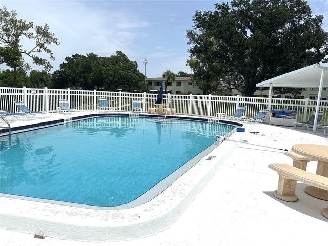 4520 OVERLOOK DRIVE NE 132, St Petersburg, FL 33703