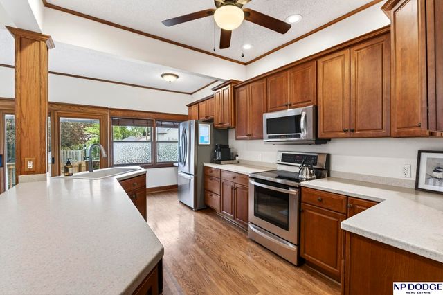 1514 S 33rd Street, Omaha, NE 68105