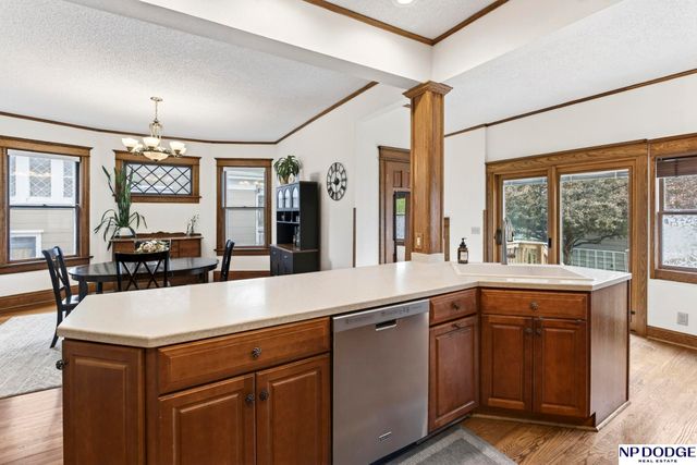 1514 S 33rd Street, Omaha, NE 68105