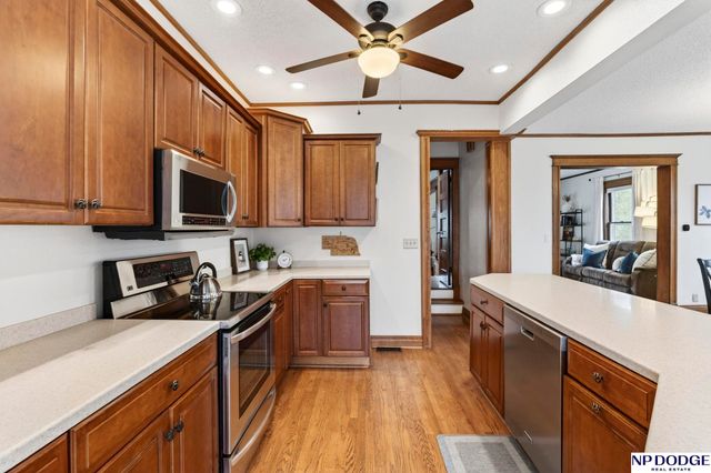 1514 S 33rd Street, Omaha, NE 68105