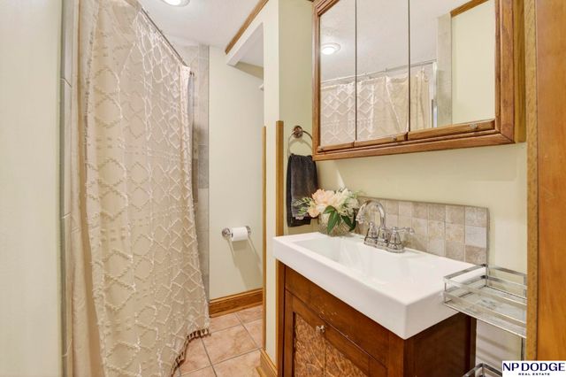 1514 S 33rd Street, Omaha, NE 68105