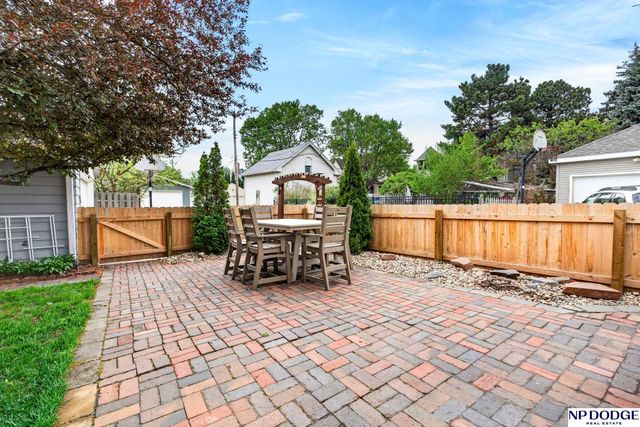 1514 S 33rd Street, Omaha, NE 68105