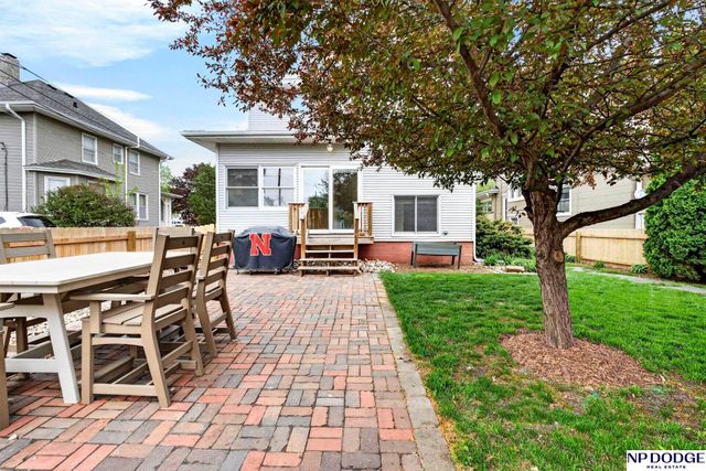 1514 S 33rd Street, Omaha, NE 68105