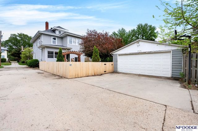 1514 S 33rd Street, Omaha, NE 68105