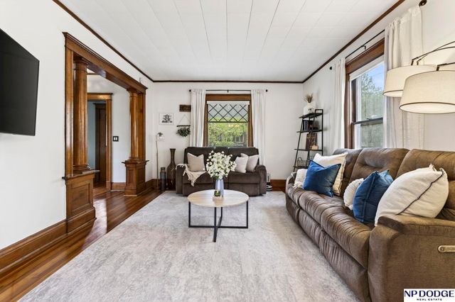 1514 S 33rd Street, Omaha, NE 68105