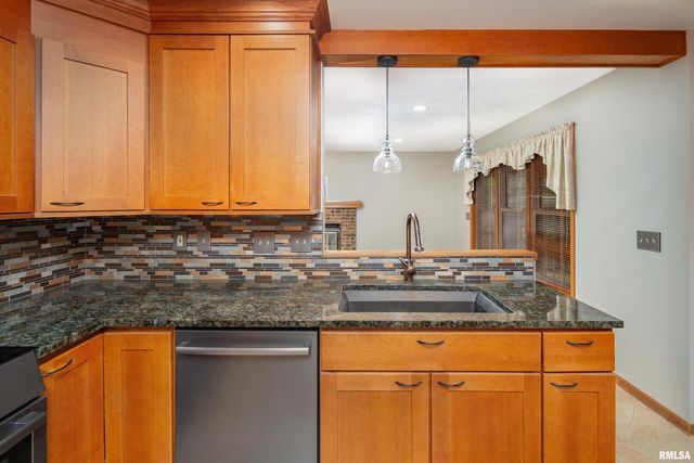 4490 Hamilton Dr Drive, Bettendorf, IA 52722