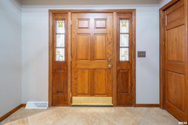 4490 Hamilton Dr Drive, Bettendorf, IA 52722