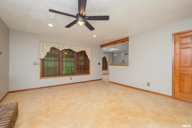 4490 Hamilton Dr Drive, Bettendorf, IA 52722