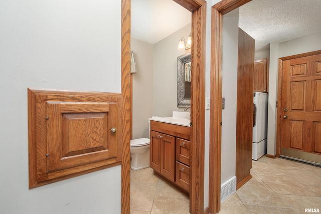 4490 Hamilton Dr Drive, Bettendorf, IA 52722