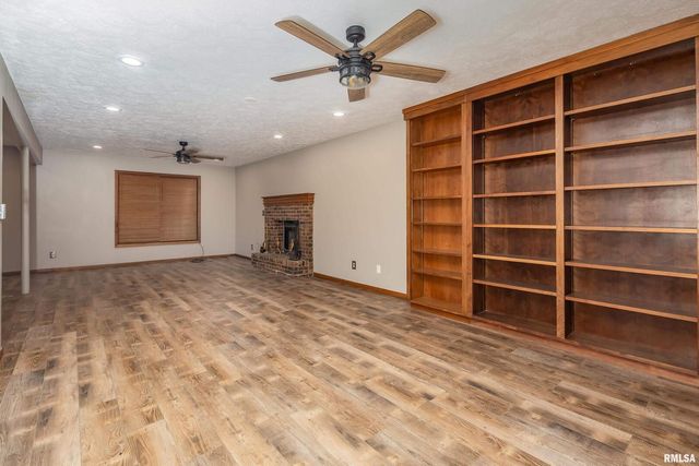 4490 Hamilton Dr Drive, Bettendorf, IA 52722