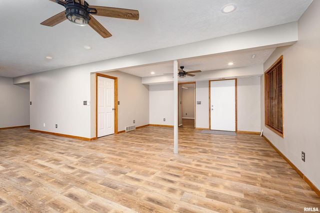 4490 Hamilton Dr Drive, Bettendorf, IA 52722