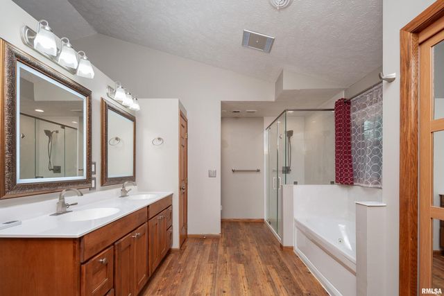 4490 Hamilton Dr Drive, Bettendorf, IA 52722