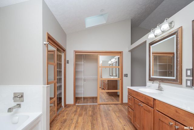 4490 Hamilton Dr Drive, Bettendorf, IA 52722