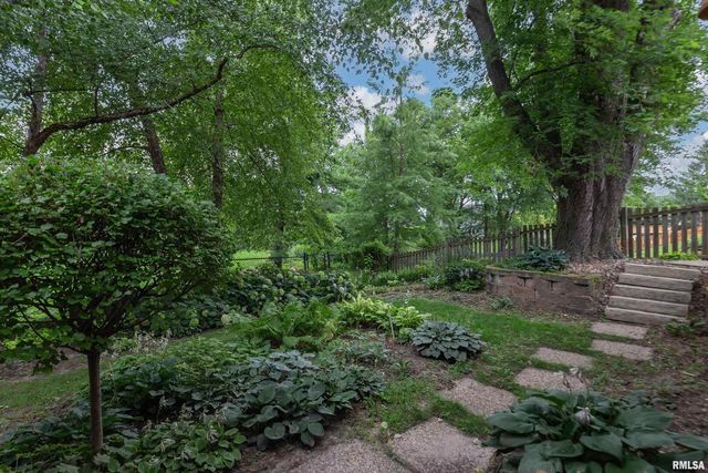 4490 Hamilton Dr Drive, Bettendorf, IA 52722