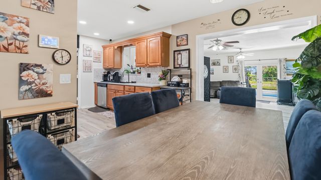 386 SE Oakridge Drive, Port St. Lucie, Port St Lucie, FL 34984