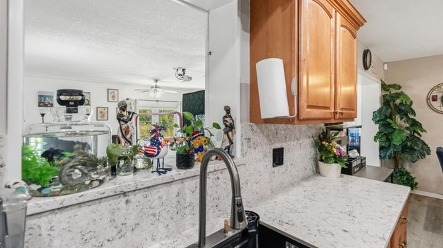 386 SE Oakridge Drive, Port St. Lucie, Port St Lucie, FL 34984