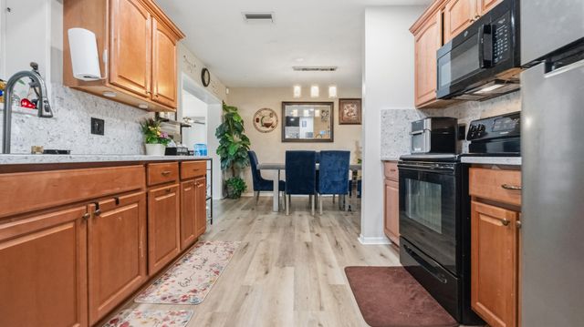 386 SE Oakridge Drive, Port St. Lucie, Port St Lucie, FL 34984