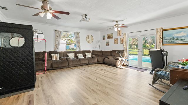 386 SE Oakridge Drive, Port St. Lucie, Port St Lucie, FL 34984
