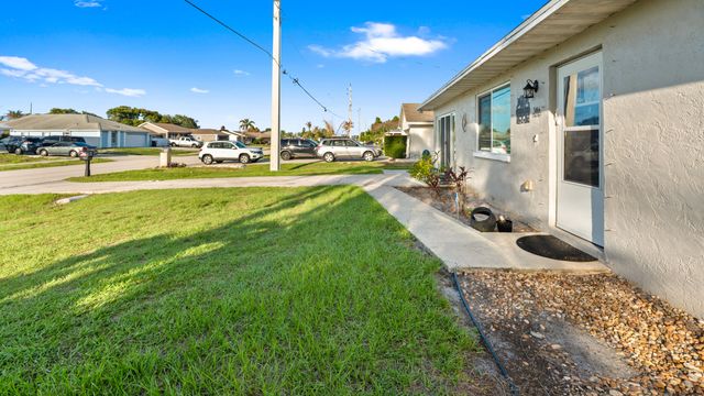 386 SE Oakridge Drive, Port St. Lucie, Port St Lucie, FL 34984