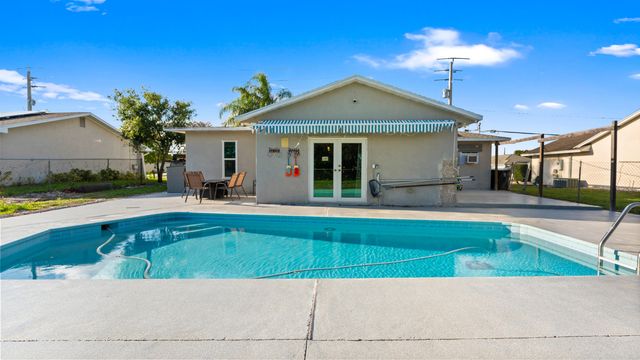 386 SE Oakridge Drive, Port St. Lucie, Port St Lucie, FL 34984