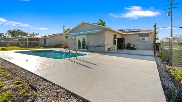 386 SE Oakridge Drive, Port St. Lucie, Port St Lucie, FL 34984