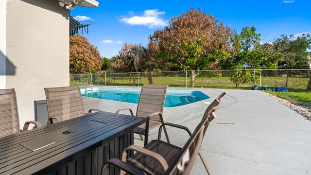386 SE Oakridge Drive, Port St. Lucie, Port St Lucie, FL 34984