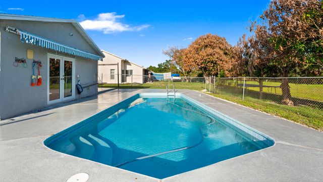 386 SE Oakridge Drive, Port St. Lucie, Port St Lucie, FL 34984