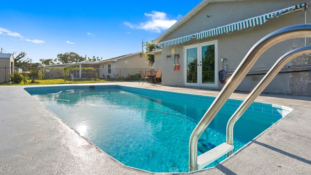 386 SE Oakridge Drive, Port St. Lucie, Port St Lucie, FL 34984