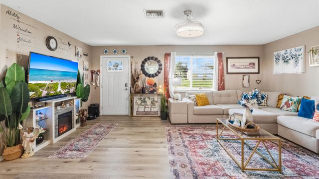 386 SE Oakridge Drive, Port St. Lucie, Port St Lucie, FL 34984