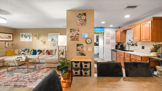 386 SE Oakridge Drive, Port St. Lucie, Port St Lucie, FL 34984