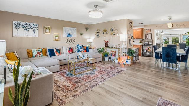 386 SE Oakridge Drive, Port St. Lucie, Port St Lucie, FL 34984