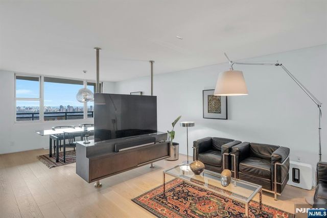 2200 N Central 15G, Fort Lee, NJ 07024