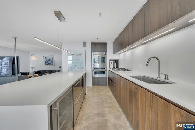 2200 N Central 15G, Fort Lee, NJ 07024