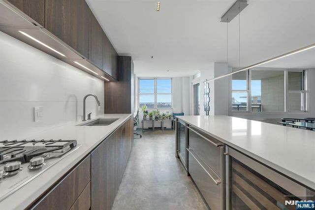 2200 N Central 15G, Fort Lee, NJ 07024