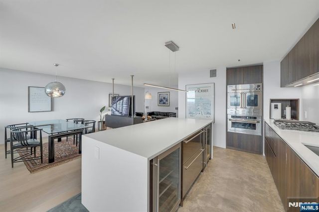 2200 N Central 15G, Fort Lee, NJ 07024