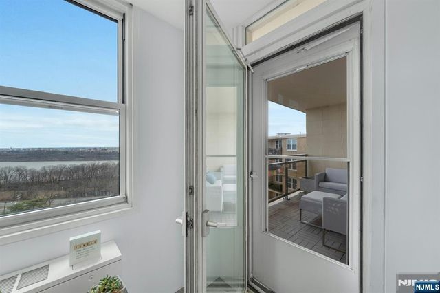 2200 N Central 15G, Fort Lee, NJ 07024