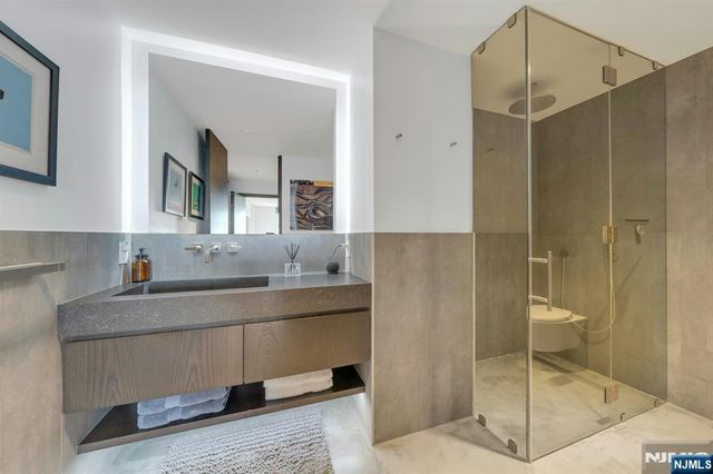 2200 N Central 15G, Fort Lee, NJ 07024