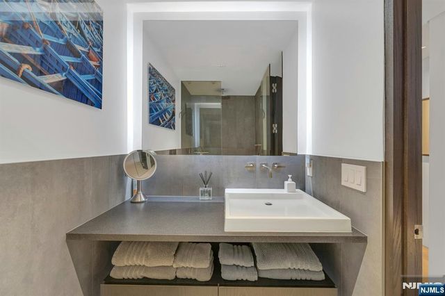 2200 N Central 15G, Fort Lee, NJ 07024