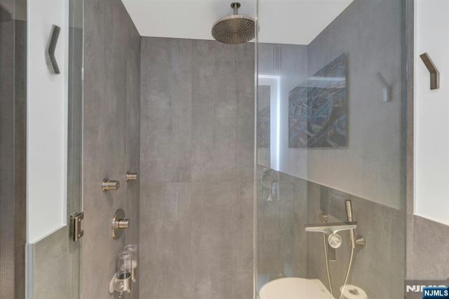 2200 N Central 15G, Fort Lee, NJ 07024