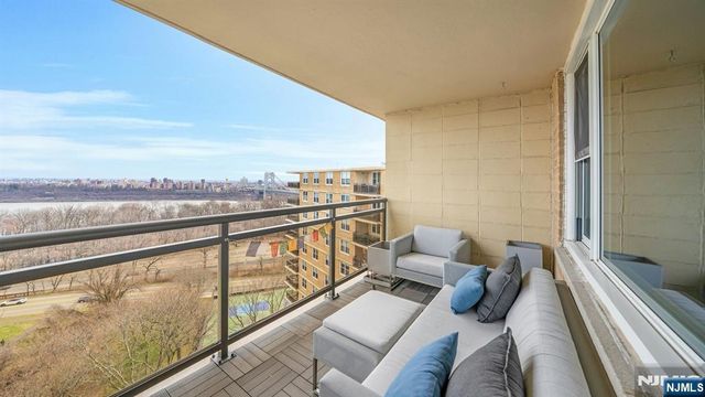 2200 N Central 15G, Fort Lee, NJ 07024