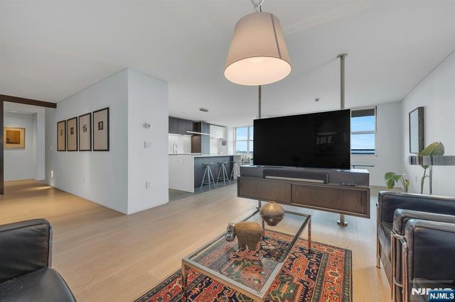 2200 N Central 15G, Fort Lee, NJ 07024