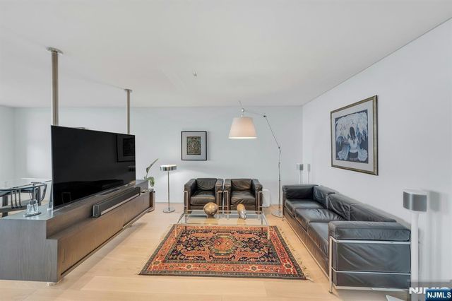 2200 N Central 15G, Fort Lee, NJ 07024