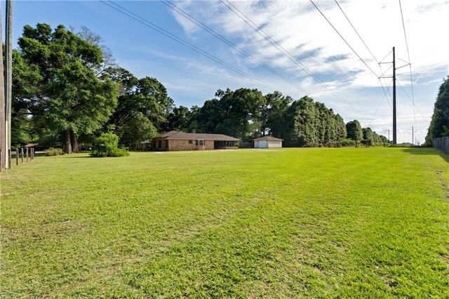 2861 Charmingdale Drive W, Mobile, AL 36618