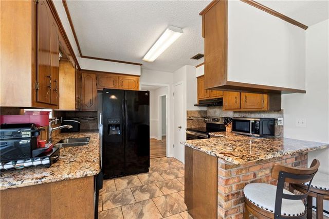 2861 Charmingdale Drive W, Mobile, AL 36618
