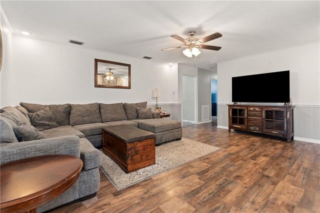 2861 Charmingdale Drive W, Mobile, AL 36618