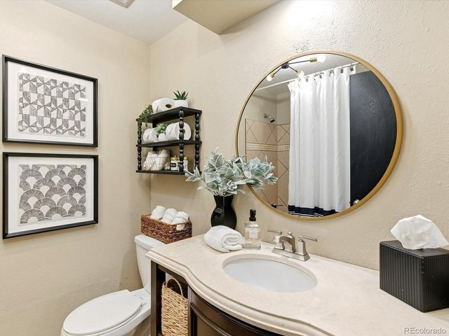 8512 Gray Ct, Arvada, CO 80003